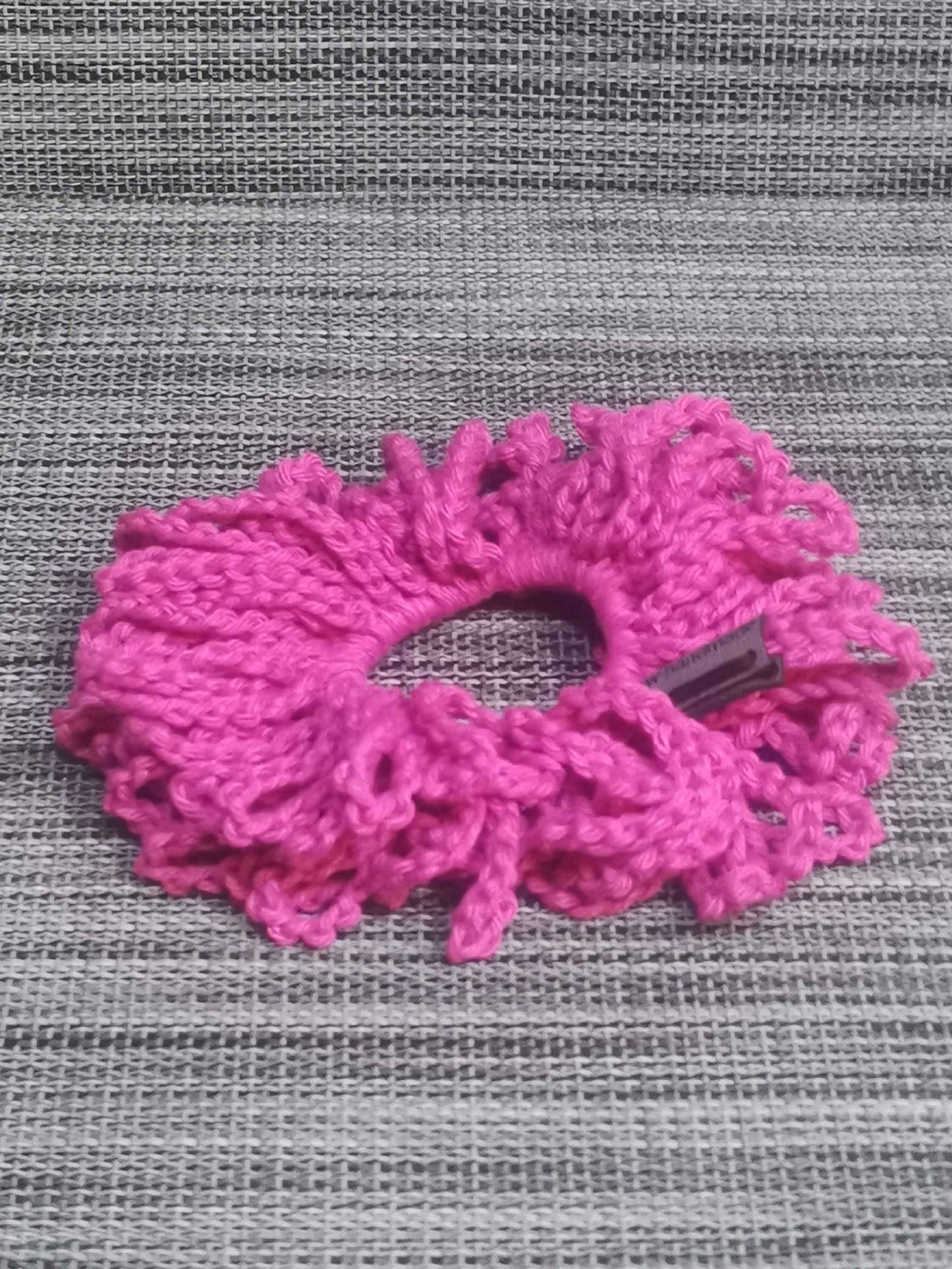 Handgehäkeltes Schlingen-Haargummi in Pink, 100% Baumwolle, Ø 12 cm