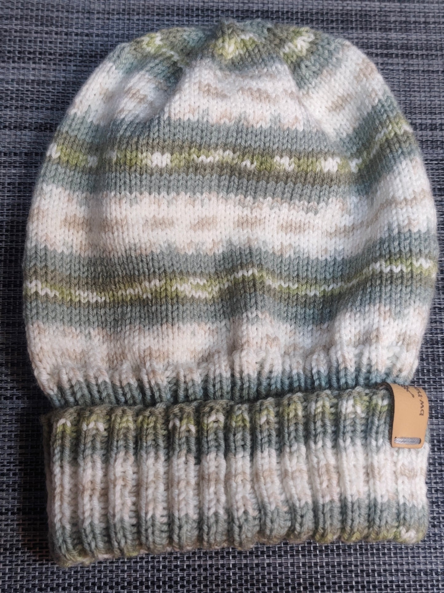 Gestrickte Kindermütze in Grün aus Gründl Baby Color Wolle – handmade