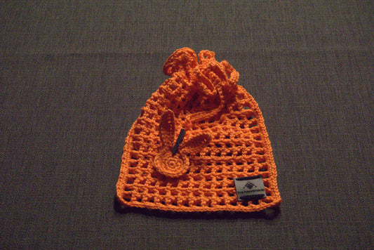 Gehäkeltes Oster-Säckchen in Orange, Größe 14x18 cm, 100% Baumwolle, handgefertigt von bw-handmade, ideal für Ostergeschenke und Dekoration.
