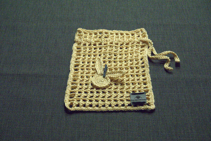 Gehäkeltes Oster-Säckchen in Apricot, Größe 14x18 cm, 100% Baumwolle, handgefertigt von bw-handmade, ideal für Ostergeschenke und kreative Deko