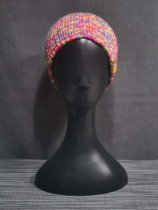 Buntes handgestricktes Kinder-Stirnband in Einheitsgröße, perfekt für kalte Tage und modische Akzente. 🌈🧶