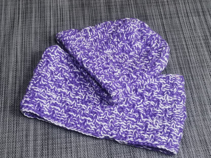 Handgestricktes Kinderset Mütze + Schal in Weiß und Lila, 50 cm Umfang – ideal für kalte Tage. 💜🧶