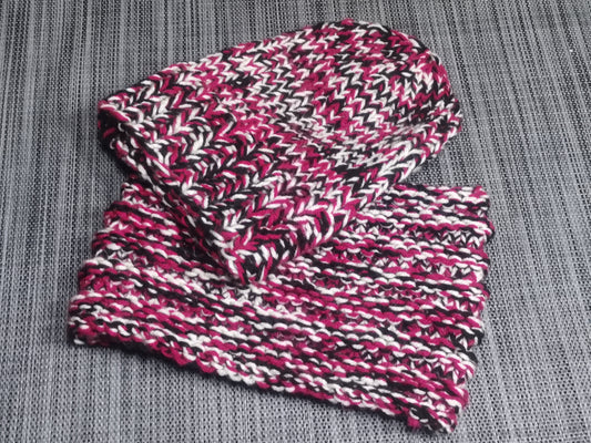 Handgestricktes Kinderset Mütze + Schal in Rot, Beige und Schwarz, 50 cm Umfang – perfekt für kalte Tage. ❤️🧶