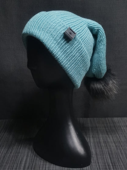 Handgestrickte Bommelmütze in Hellblau mit Kunstfellbommel, 50 cm – perfekt für kalte Tage. ❄️🧶