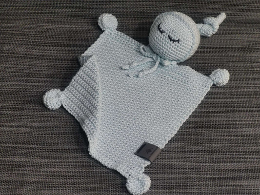 Kuschel-Püppchen in Blau, handgehäkelt aus 100% Baumwolle, Größe 30x19 cm – weiches Babyspielzeug von bw-handmade.