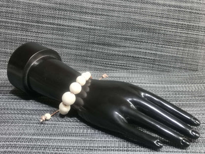 Lederarmband mit Holzperlen – handgemacht von bw-handmade, Standardlänge, natürliches Accessoire.