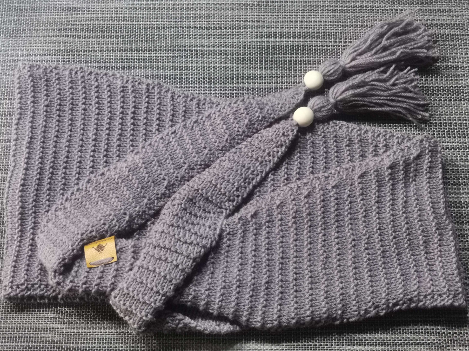 Handgestrickter Sommerschal in Malve, 260 cm lang, aus 100% Polyester – leichtes Accessoire für Frühling & Sommer von bw-handmade.