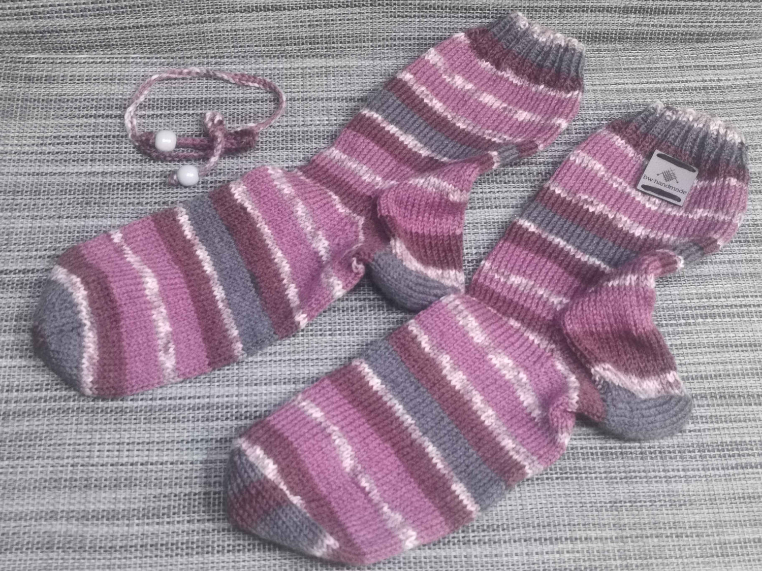 Handgestrickte Socken in Weinrot und Grau, Größe 39/40