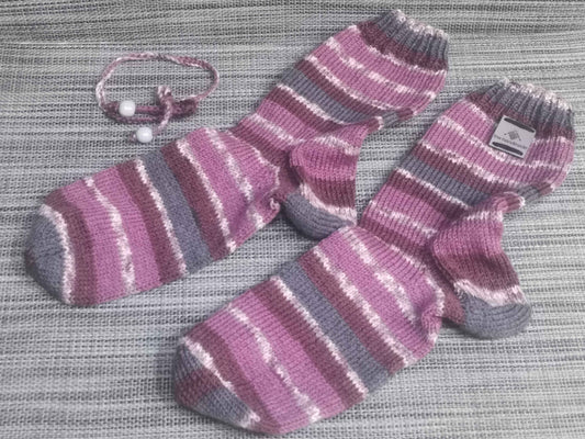 Handgestrickte Socken in Weinrot und Grau, Größe 39/40