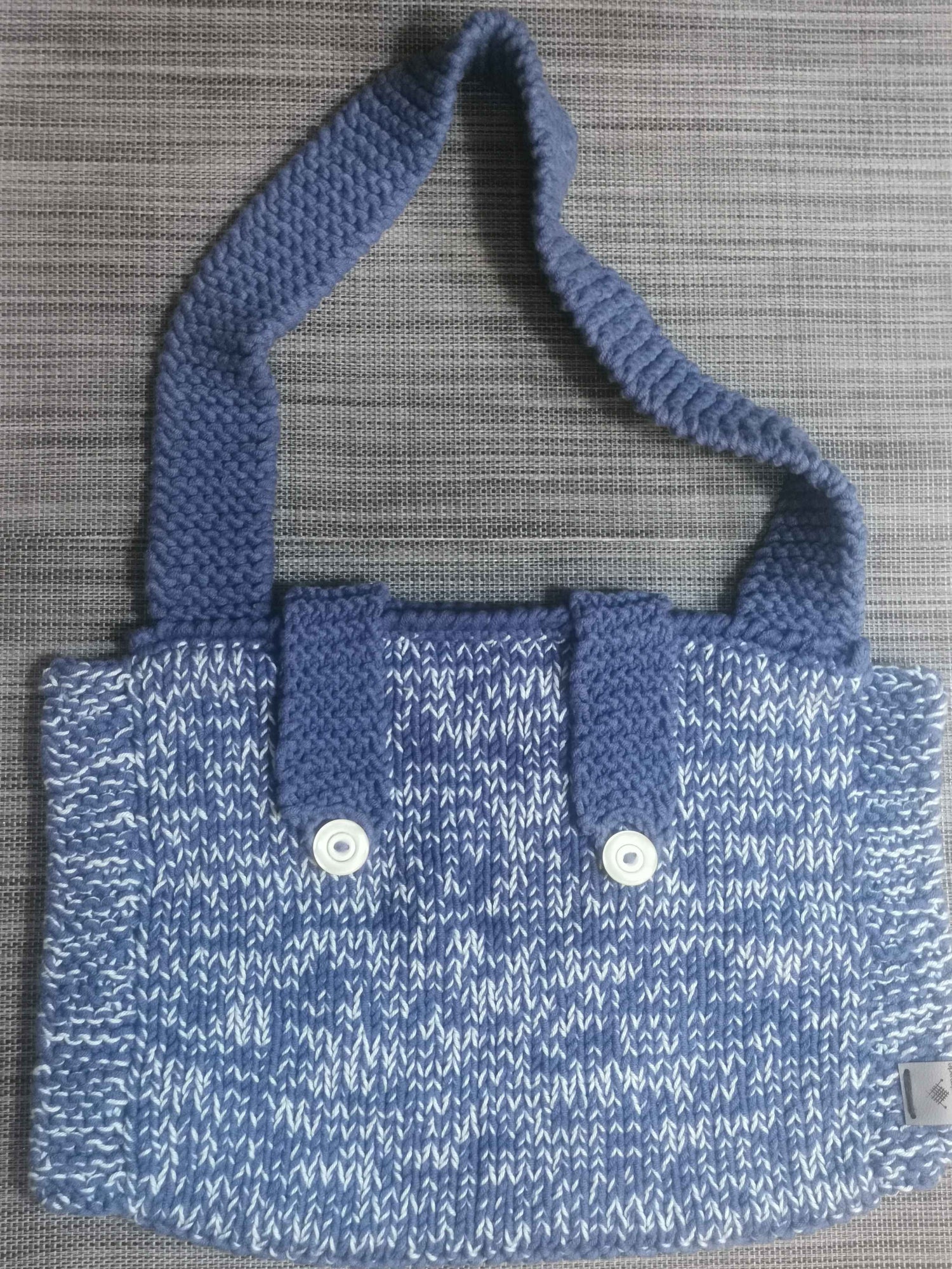 Handgestrickte Umhängetasche in Blau aus Wolle, 38x26 cm