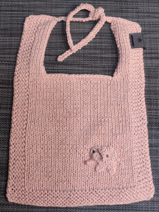 Gehäkeltes Lätzchen in Rosa mit Elefanten-Applikation – handmade