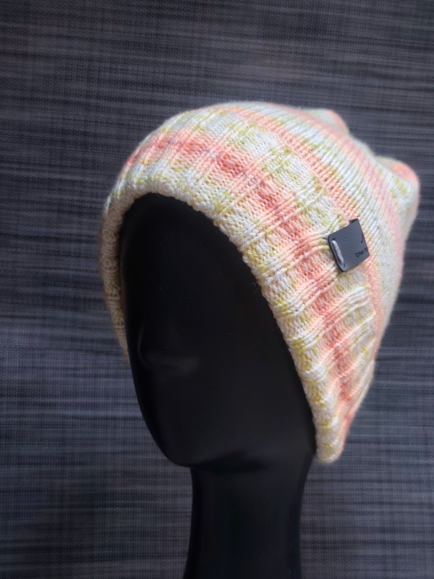 Handgestrickte Kindermütze in Orange aus Gründl Baby Color Wolle – handmade