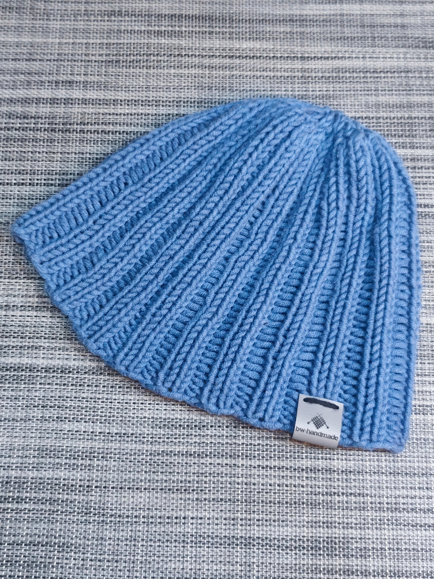 Handgestrickte Herren Beanie in Blau aus Wolle – handmade von bw-handmade