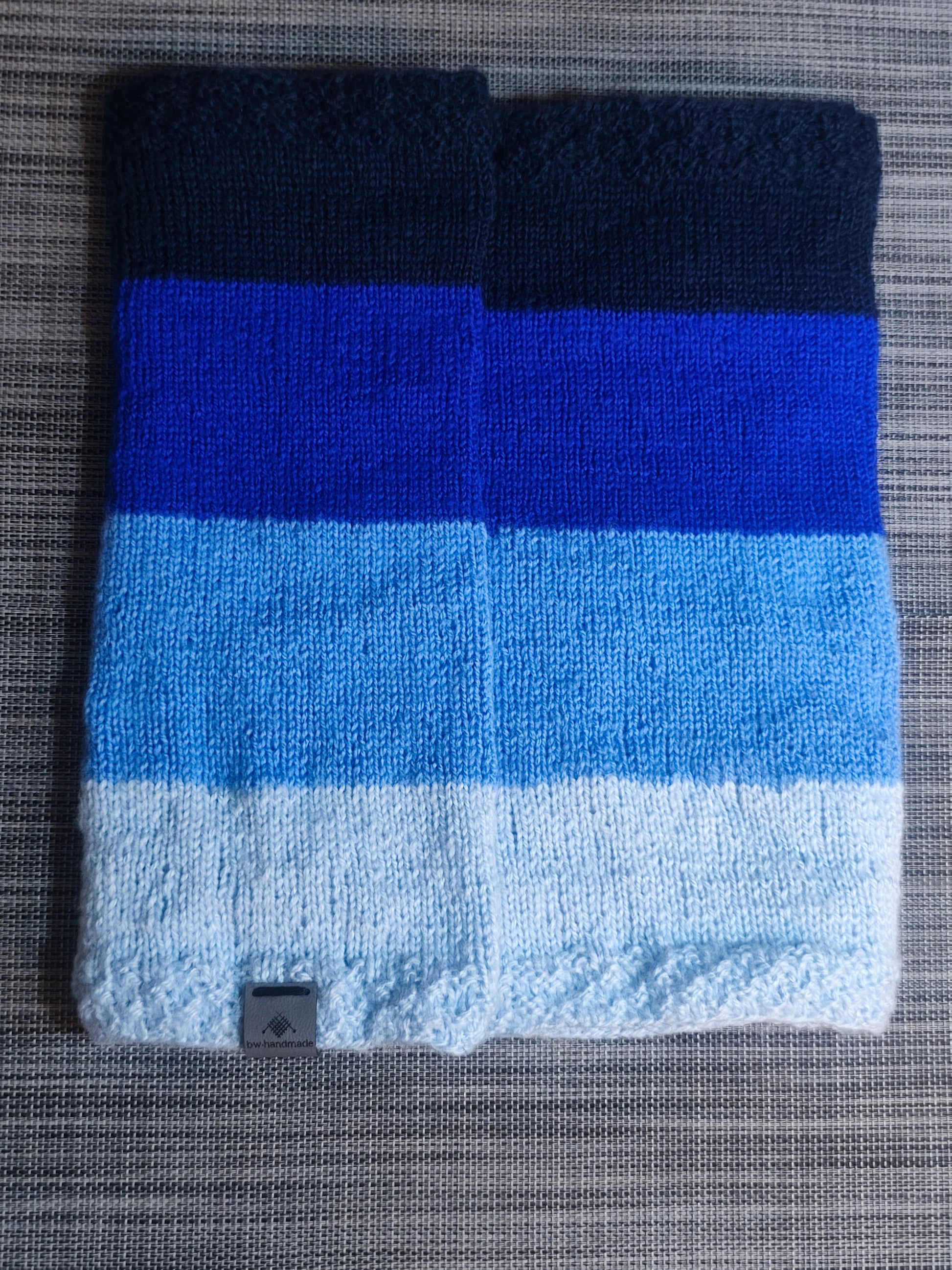 Handgestrickter Damen-Loop in Blau, Mohair-Look aus 100 % Polyacryl – handmade von bw-handmade
